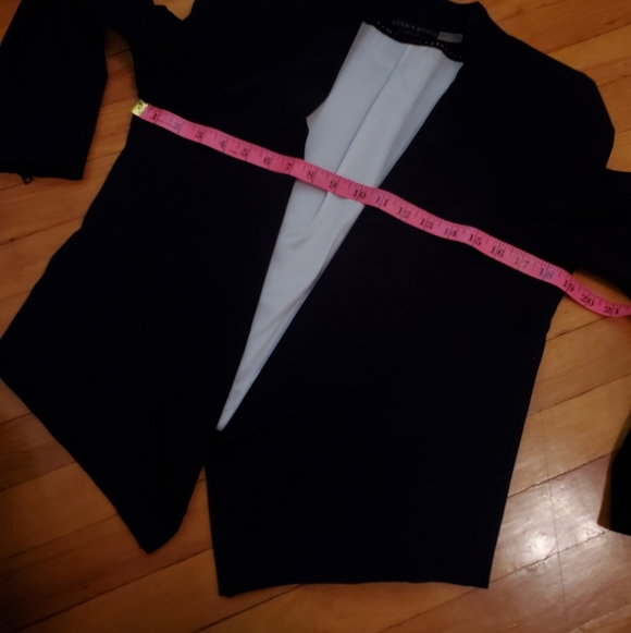 Alice + Olivia Employed Open Front black blazer. Size 8. Classic and classy. - Picture 9 of 11